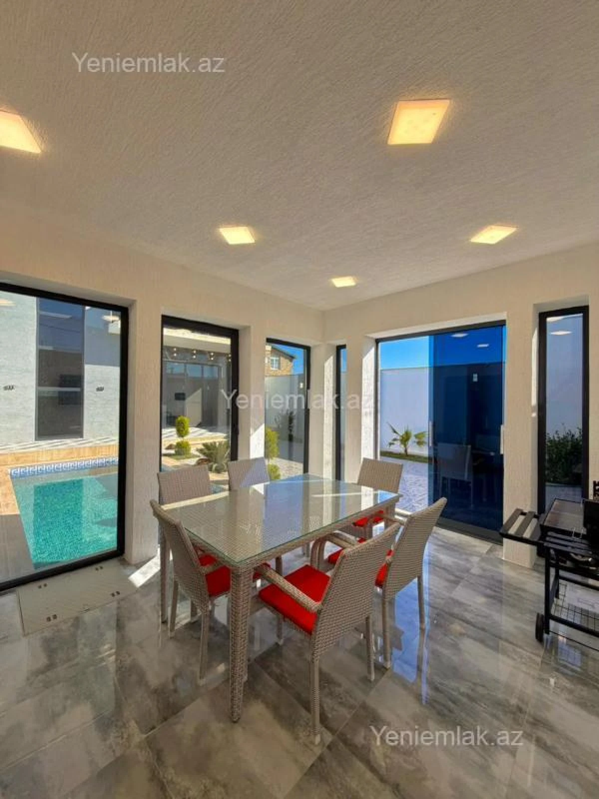 Satılır 4 otaqlı həyət evi 250 m²