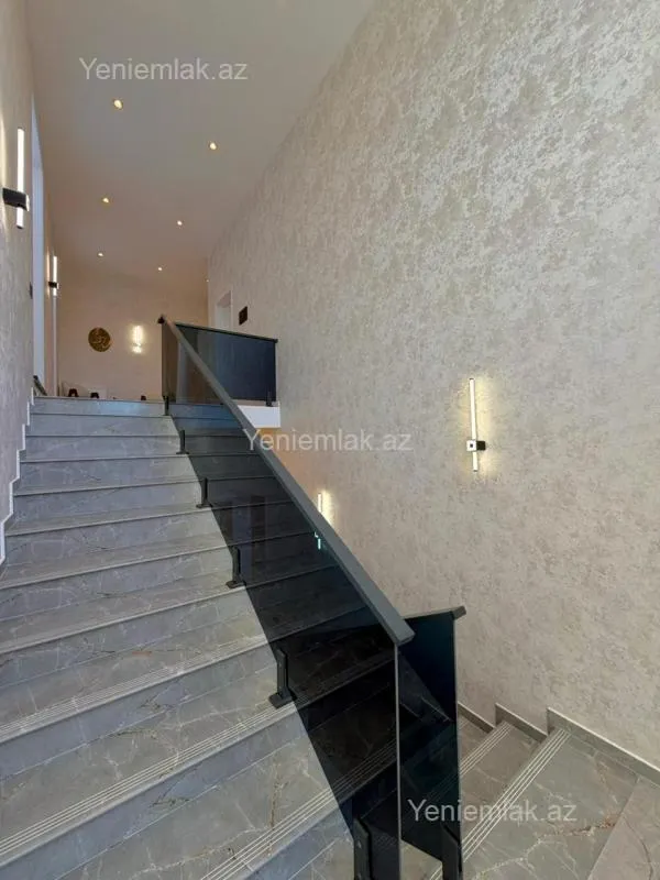 Satılır 4 otaqlı həyət evi 250 m²