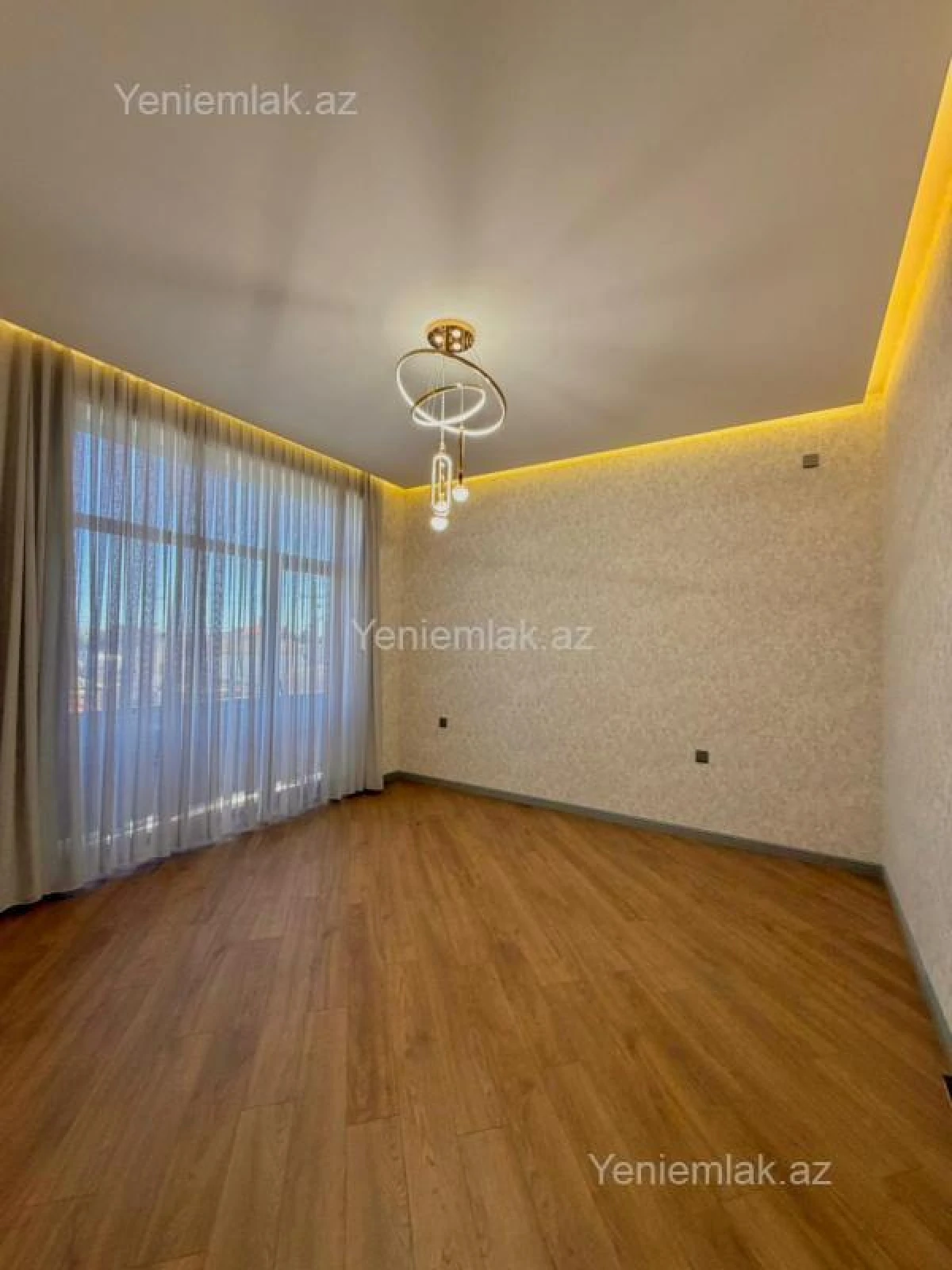 Satılır 5 otaqlı həyət evi 250 m²