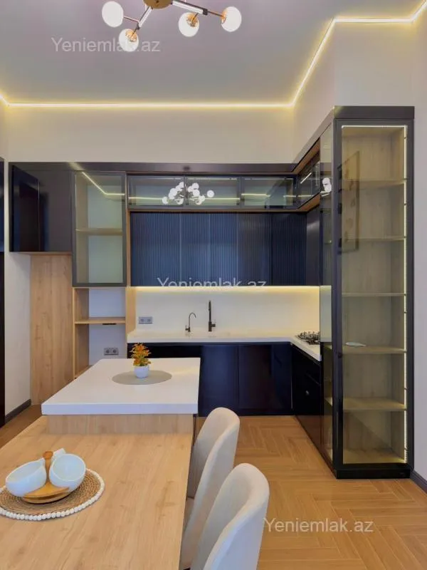 Satılır 5 otaqlı həyət evi 250 m²