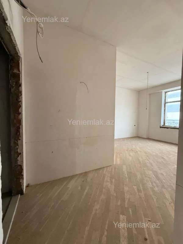 Satılır 3 otaqlı yeni tikili 130 m²