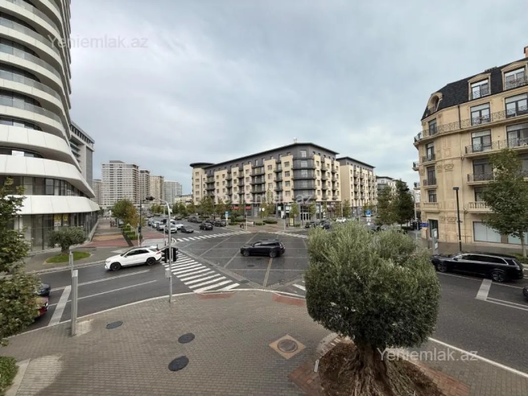 Satılır 3 otaqlı yeni tikili 130 m²