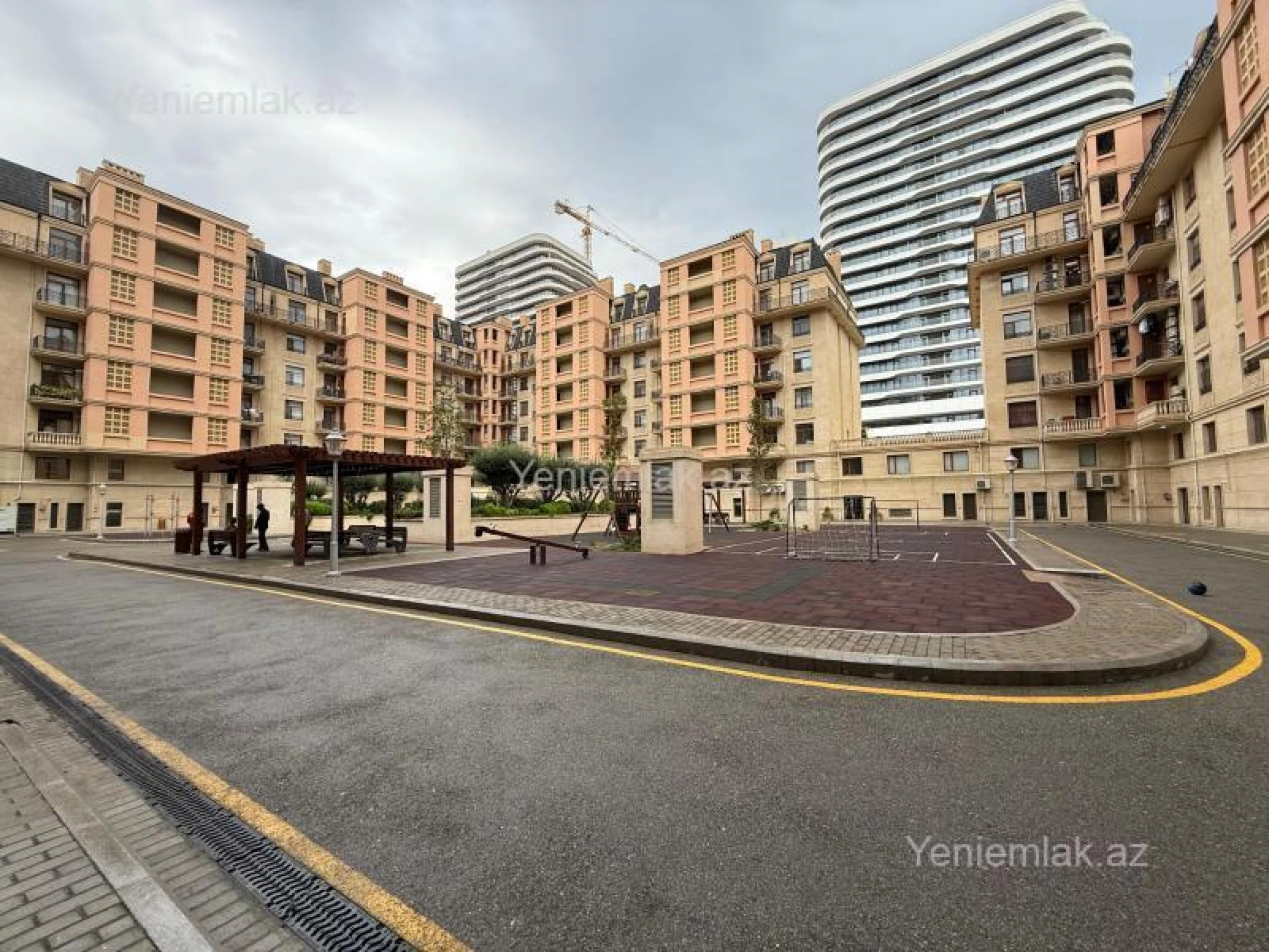 Satılır 3 otaqlı yeni tikili 130 m²