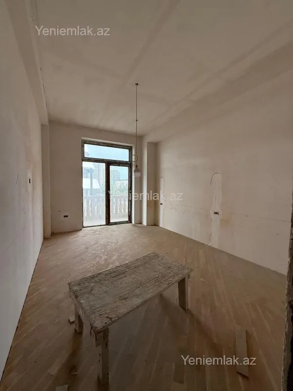 Satılır 3 otaqlı yeni tikili 130 m²