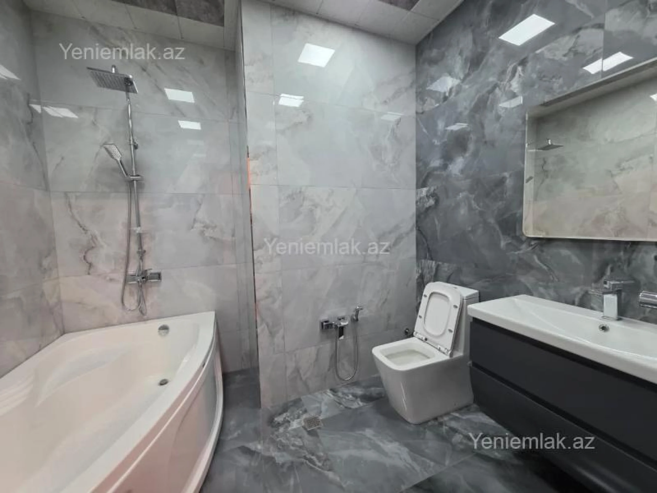 Satılır 4 otaqlı yeni tikili 175 m²