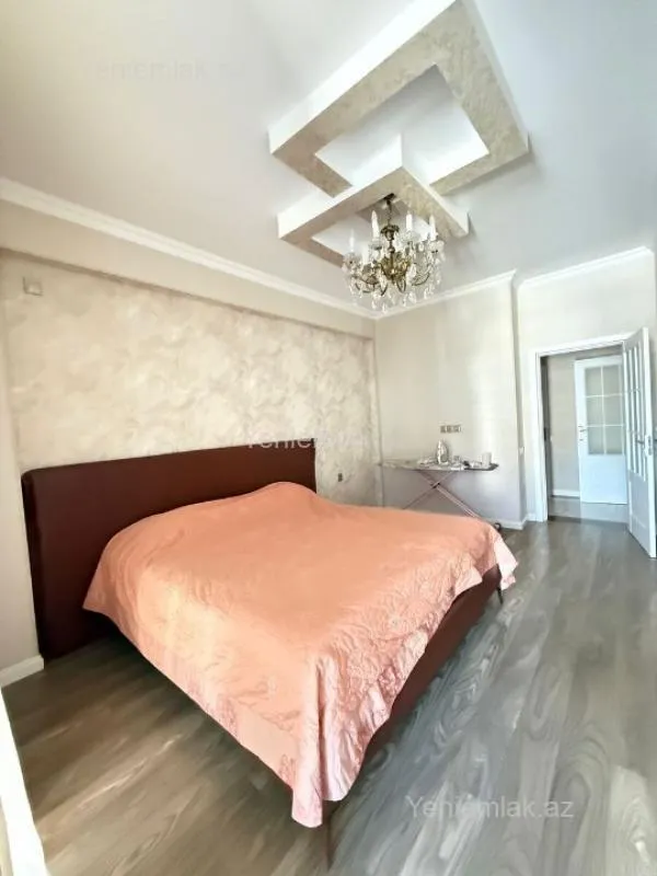 Satılır 4 otaqlı yeni tikili 172 m²