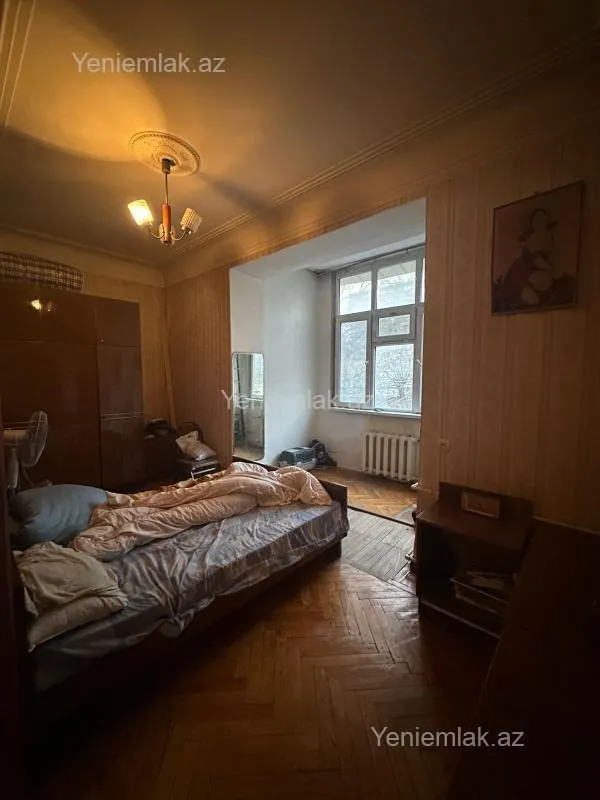 Satılır 2 otaqlı köhnə tikili 67 m²