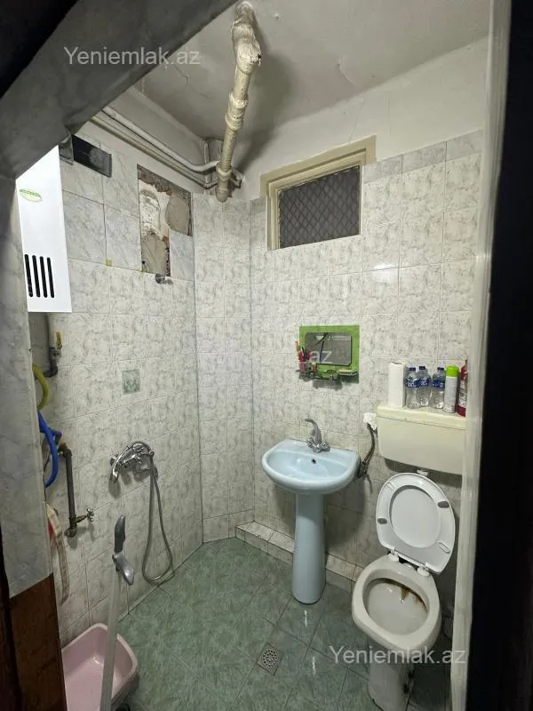 Satılır 2 otaqlı köhnə tikili 67 m²