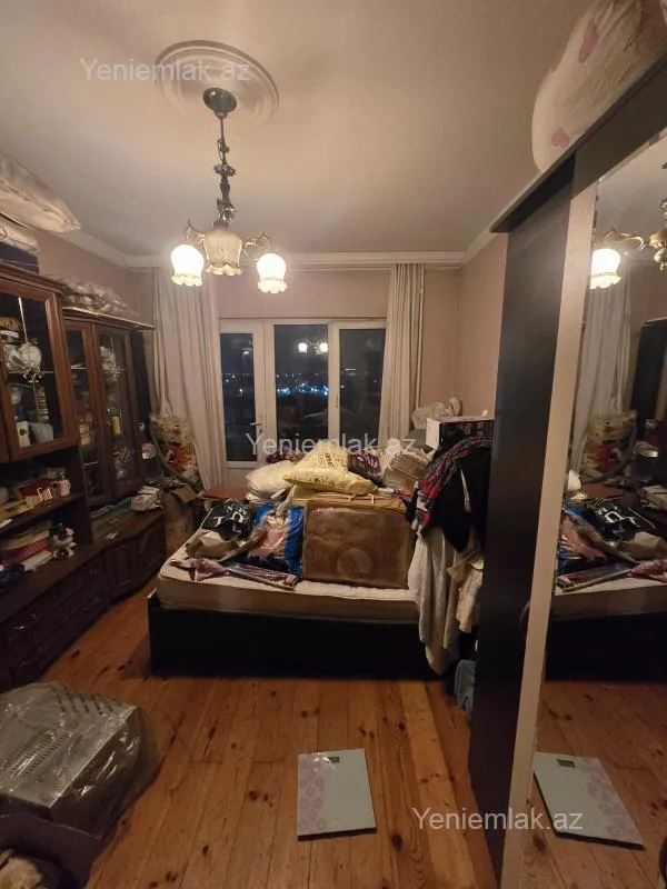 Satılır 4 otaqlı köhnə tikili 100 m²