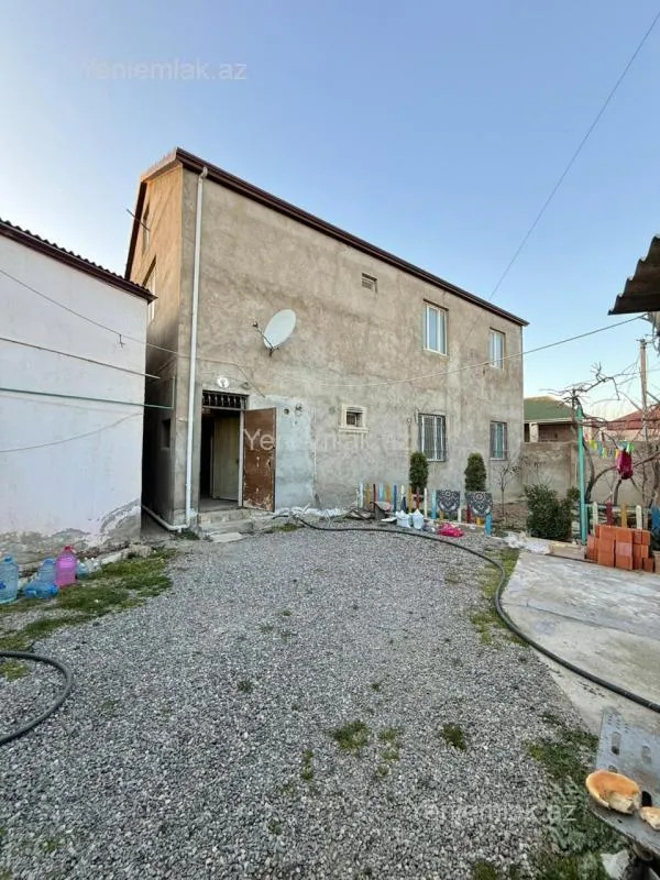 Satılır 6 otaqlı həyət evi 200 m²