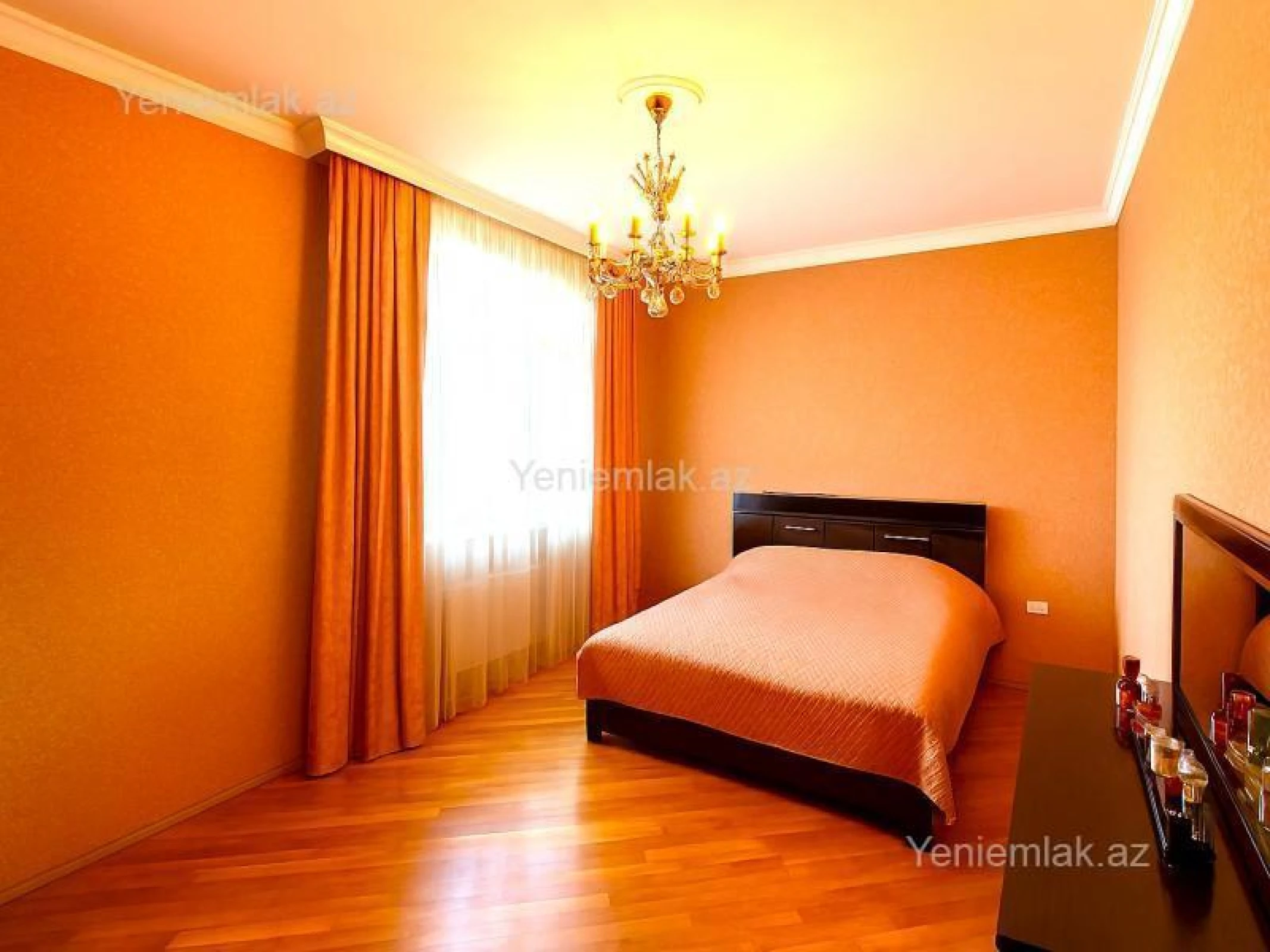 Satılır 3 otaqlı yeni tikili 135 m²