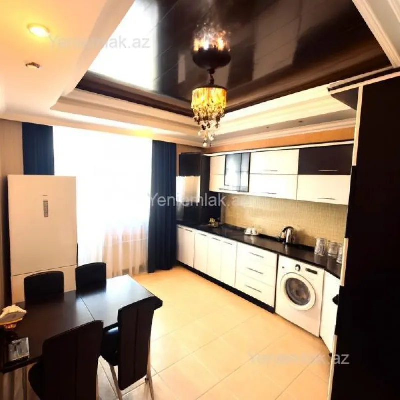 Satılır 3 otaqlı yeni tikili 135 m²