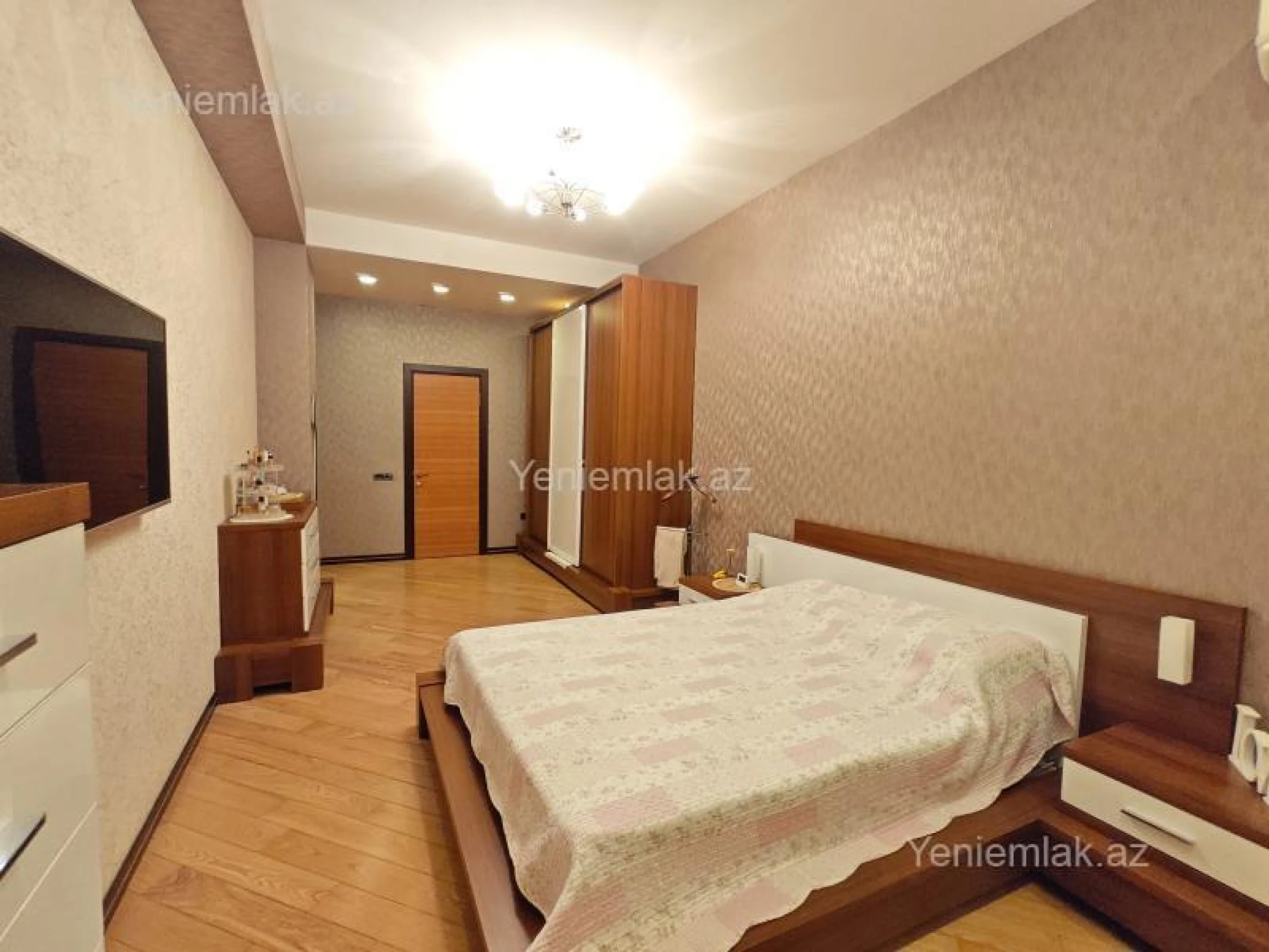 Satılır 4 otaqlı yeni tikili 196 m²