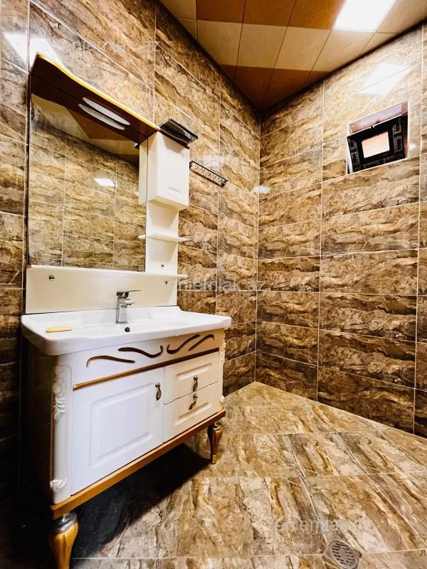 Satılır 6 otaqlı həyət evi 280 m²