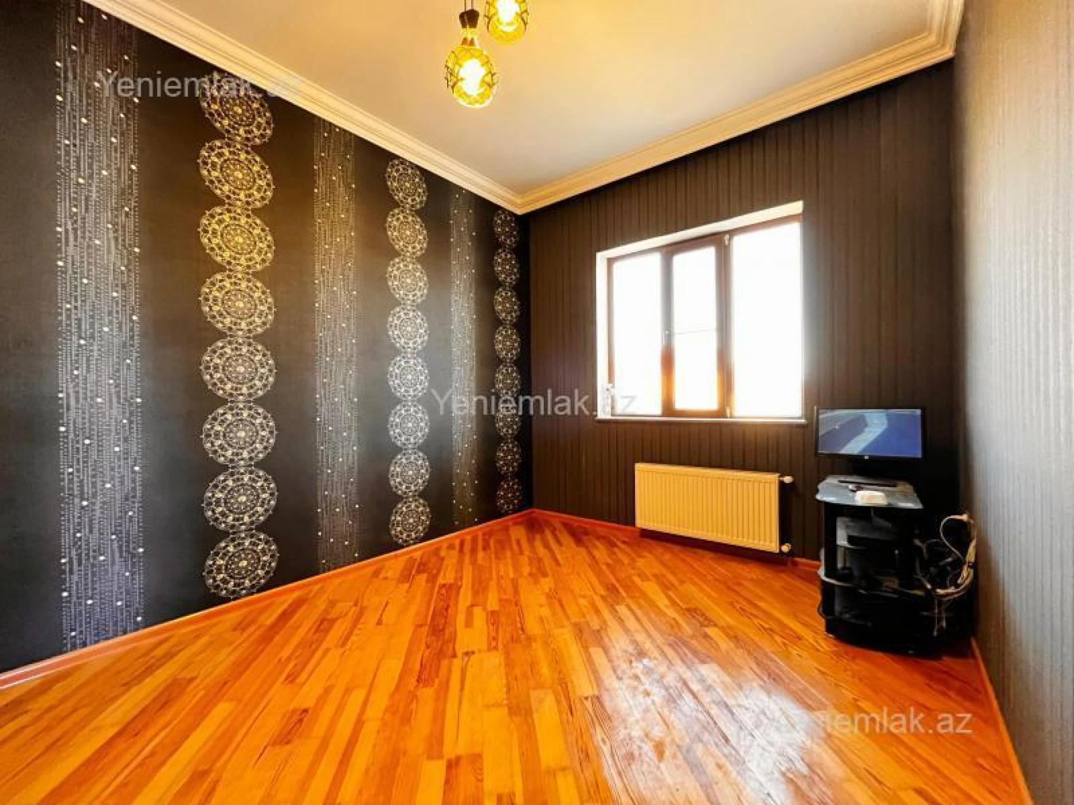 Satılır 6 otaqlı həyət evi 280 m²