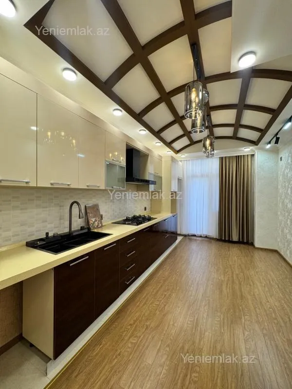 Satılır 3 otaqlı yeni tikili 136 m²