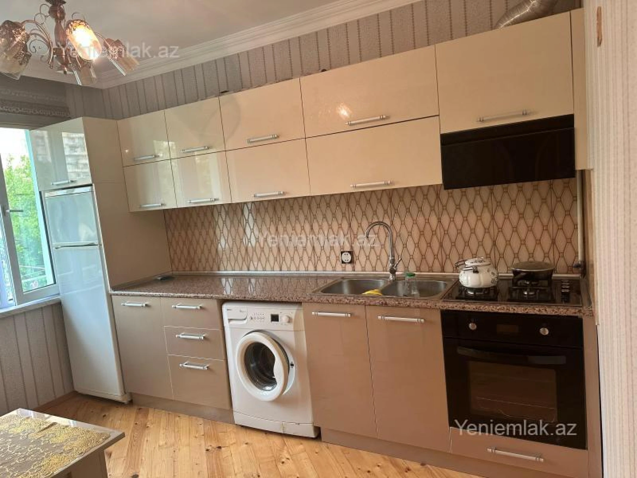 Satılır 2 otaqlı köhnə tikili 65 m²