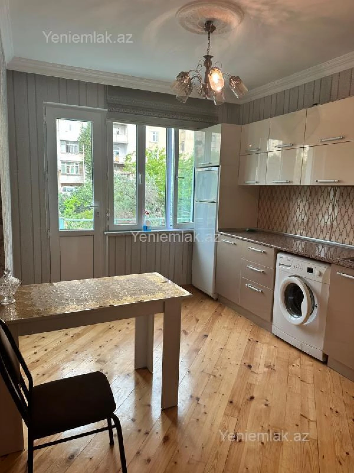 Satılır 2 otaqlı köhnə tikili 65 m²