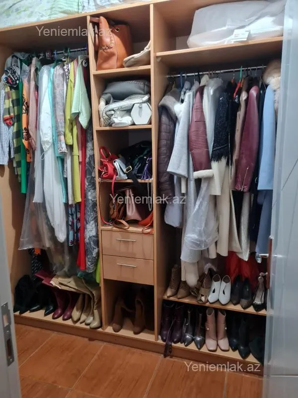 Satılır 4 otaqlı yeni tikili 200 m²