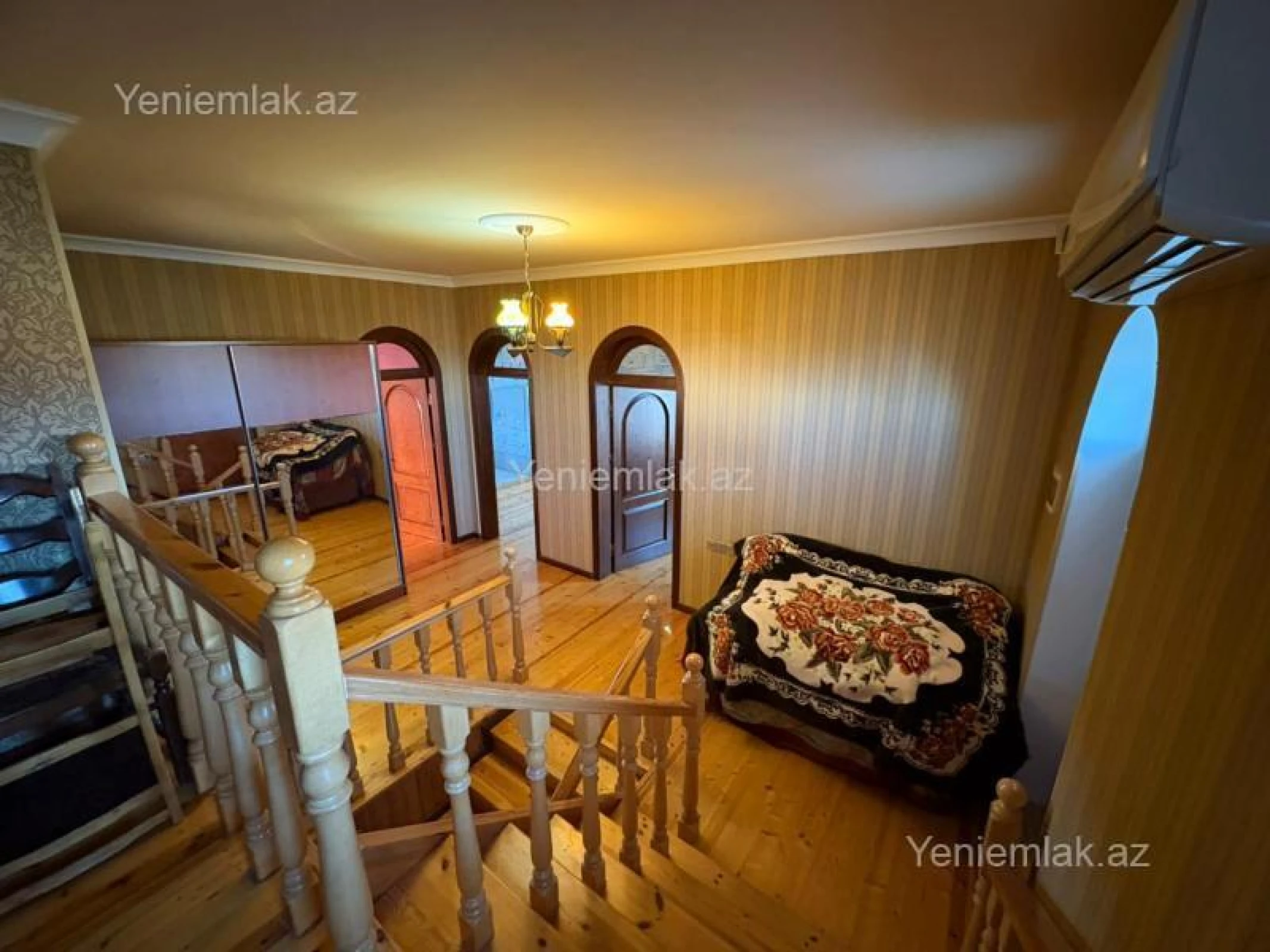 Satılır 5 otaqlı həyət evi 240 m²