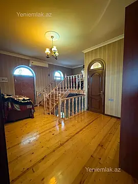 Satılır 5 otaqlı həyət evi 240 m²
