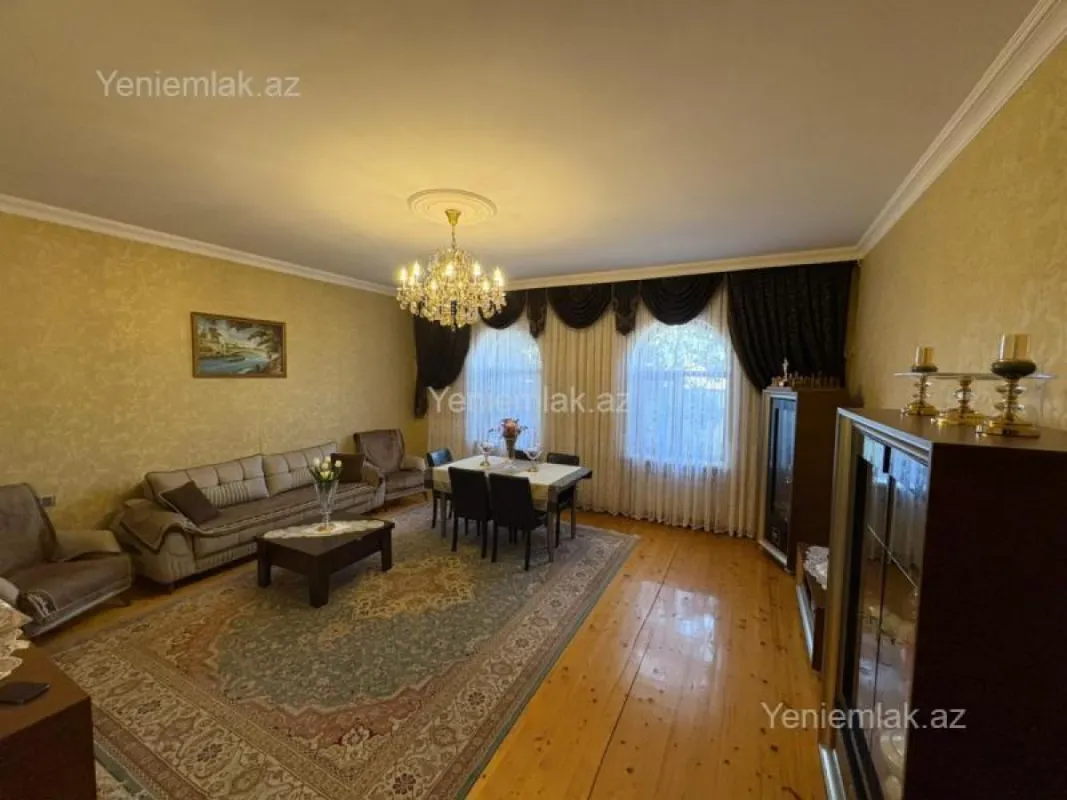 Satılır 5 otaqlı həyət evi 240 m²