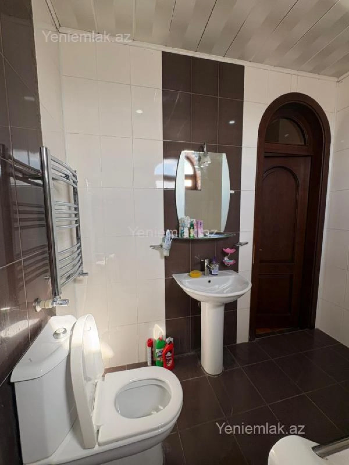 Satılır 5 otaqlı həyət evi 240 m²