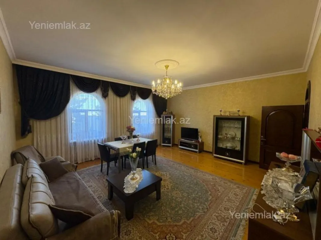 Satılır 5 otaqlı həyət evi 240 m²