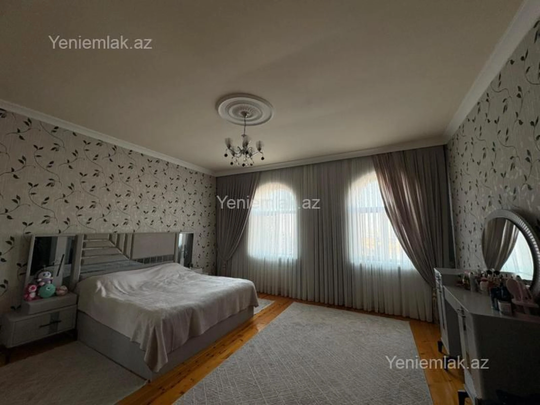 Satılır 5 otaqlı həyət evi 240 m²
