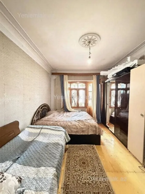Satılır 2 otaqlı köhnə tikili 65 m²