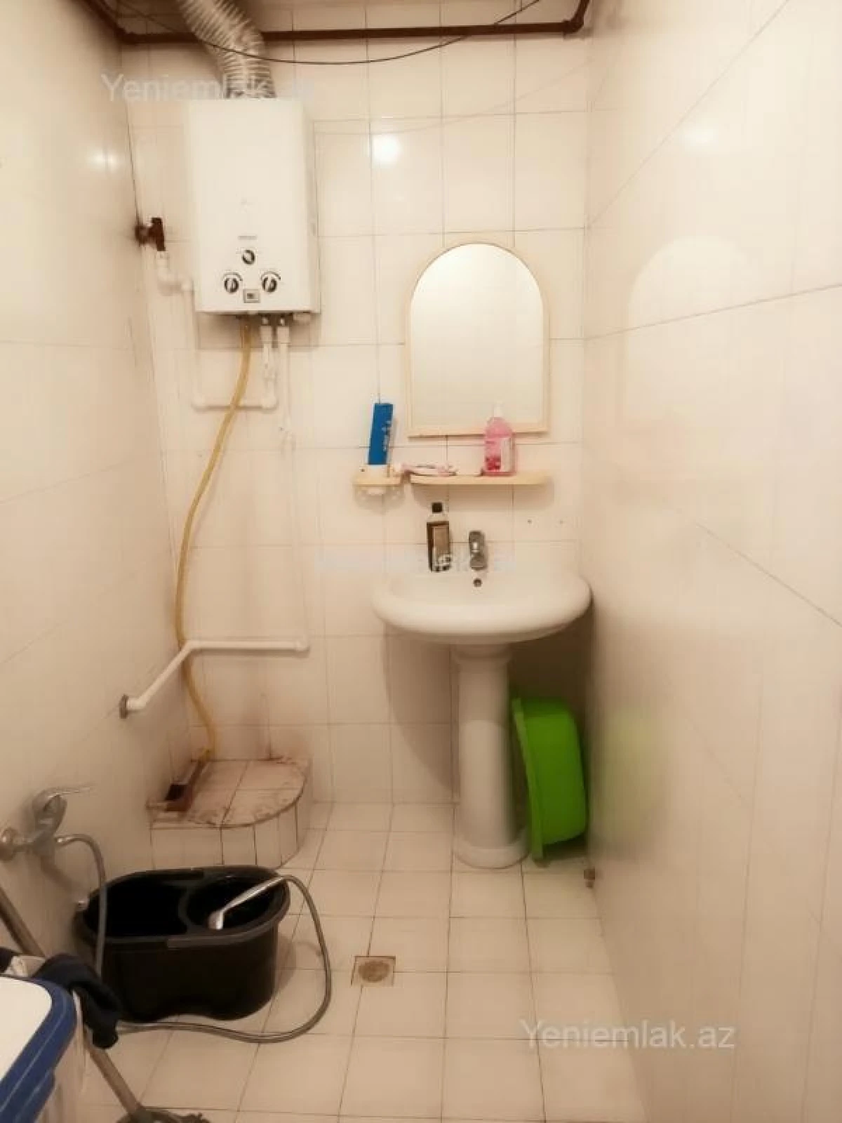 Satılır 2 otaqlı köhnə tikili 65 m²