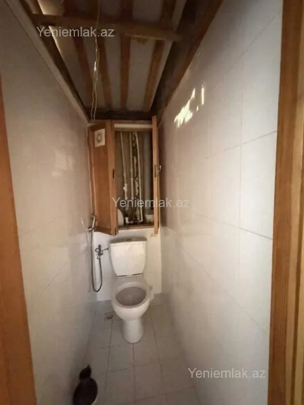 Satılır 2 otaqlı köhnə tikili 65 m²