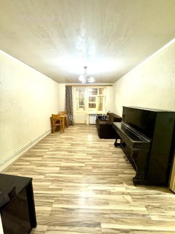 Satılır 2 otaqlı köhnə tikili 55 m²