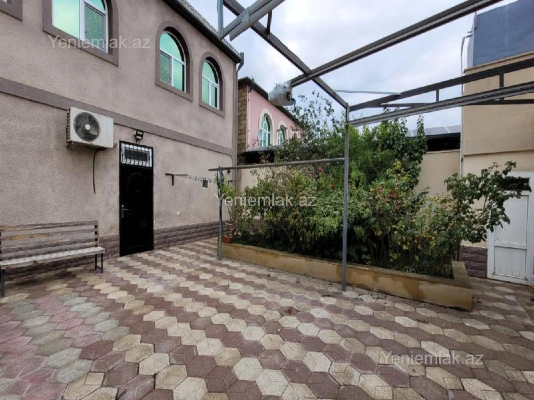 Satılır 7 otaqlı həyət evi 200 m²