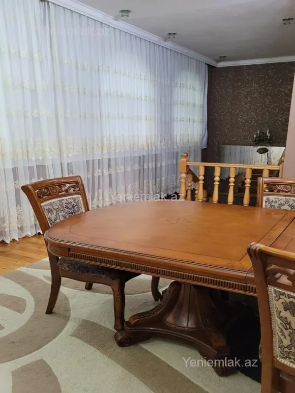 Satılır 7 otaqlı həyət evi 200 m²