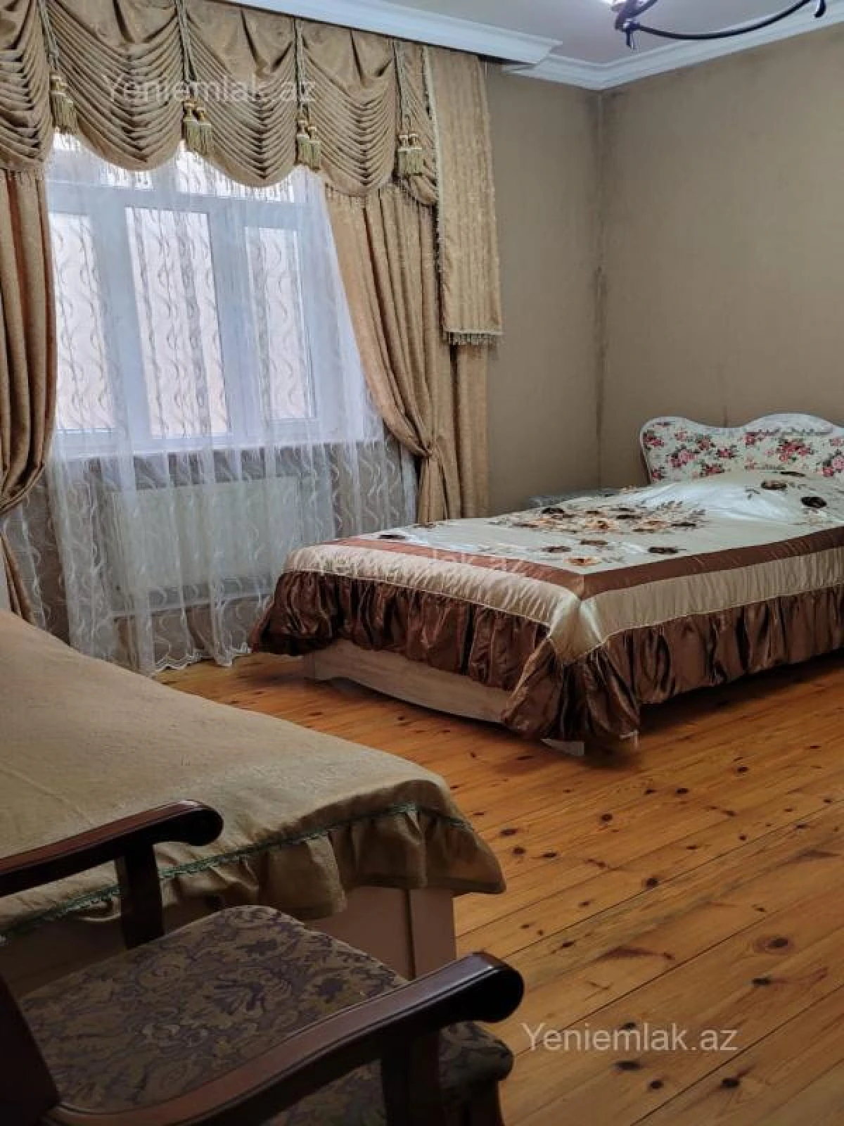 Satılır 7 otaqlı həyət evi 200 m²