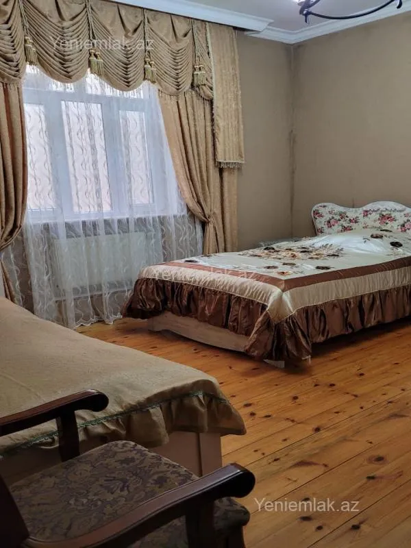 Satılır 7 otaqlı həyət evi 200 m²