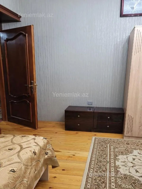 Satılır 7 otaqlı həyət evi 200 m²