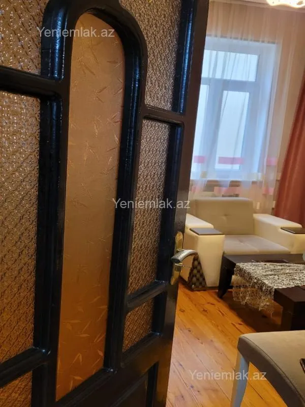 Satılır 7 otaqlı həyət evi 200 m²