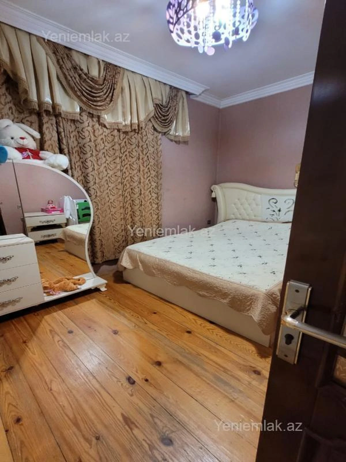 Satılır 7 otaqlı həyət evi 200 m²