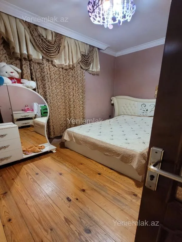 Satılır 7 otaqlı həyət evi 200 m²