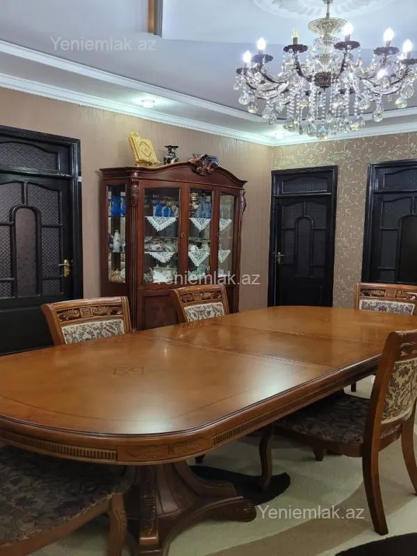 Satılır 7 otaqlı həyət evi 200 m²