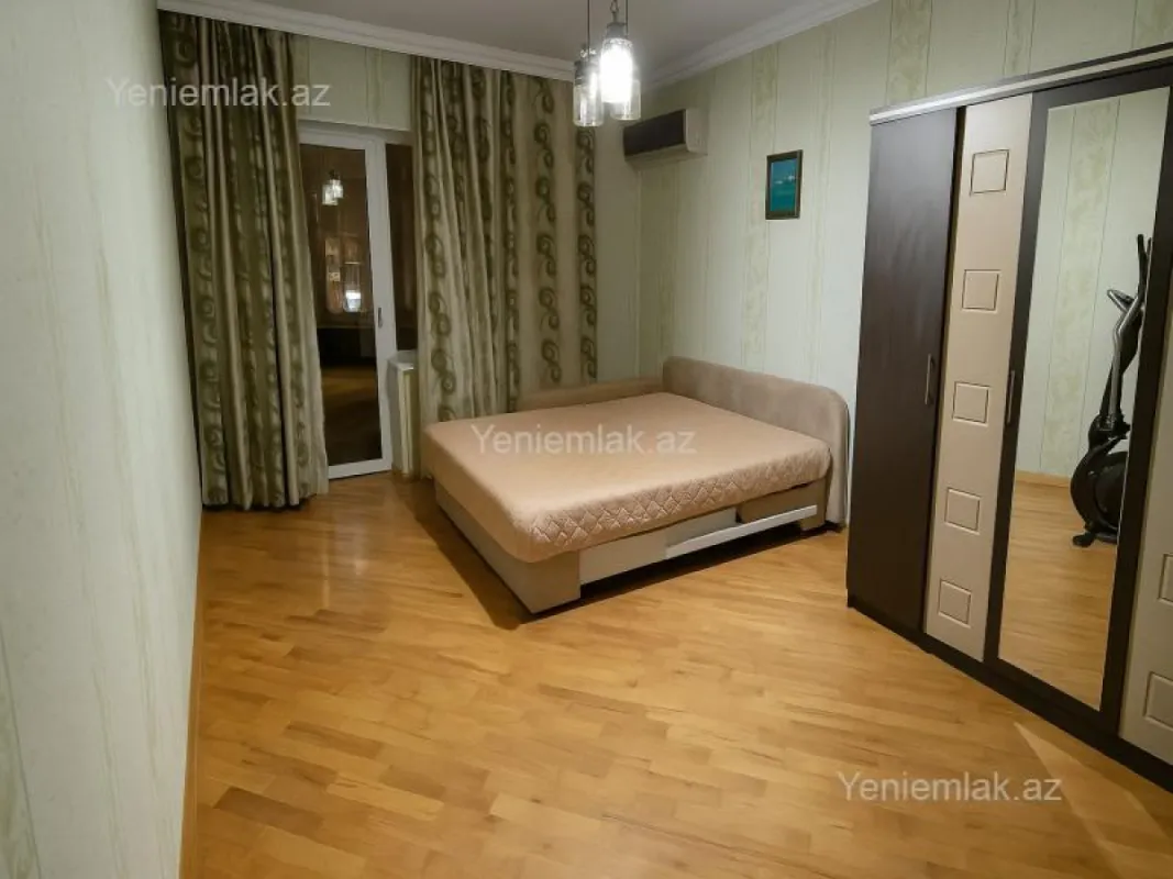 Satılır 5 otaqlı köhnə tikili 115 m²