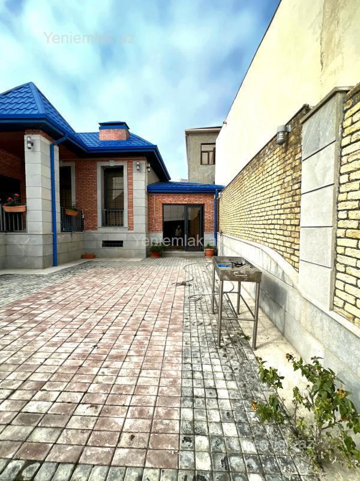 Satılır 5 otaqlı həyət evi 150 m²