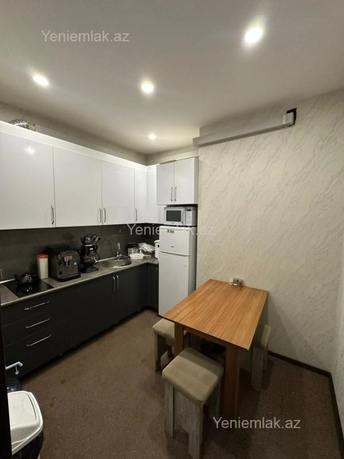 Satılır 4 otaqlı ofis 171 m²