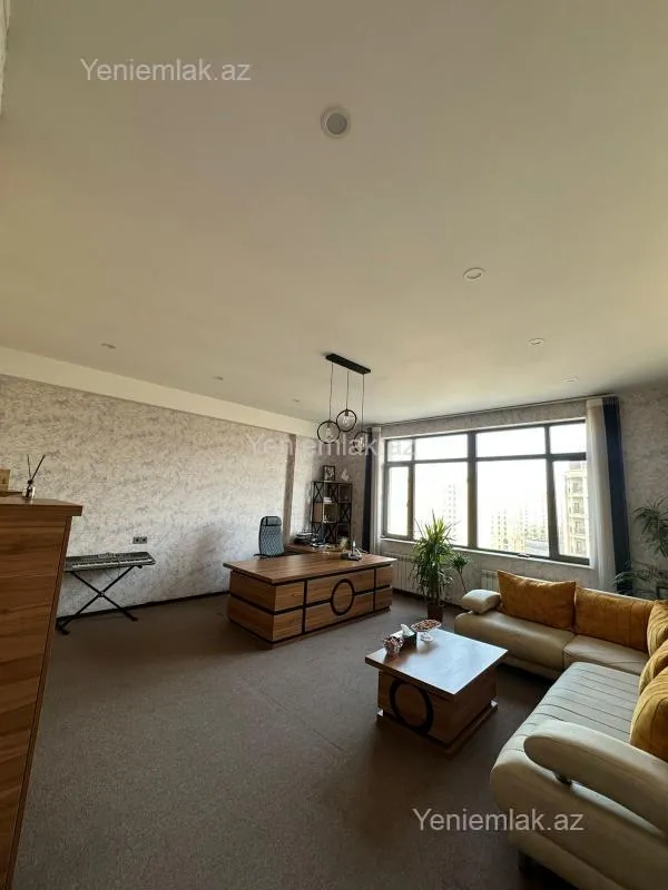 Satılır 4 otaqlı ofis 171 m²
