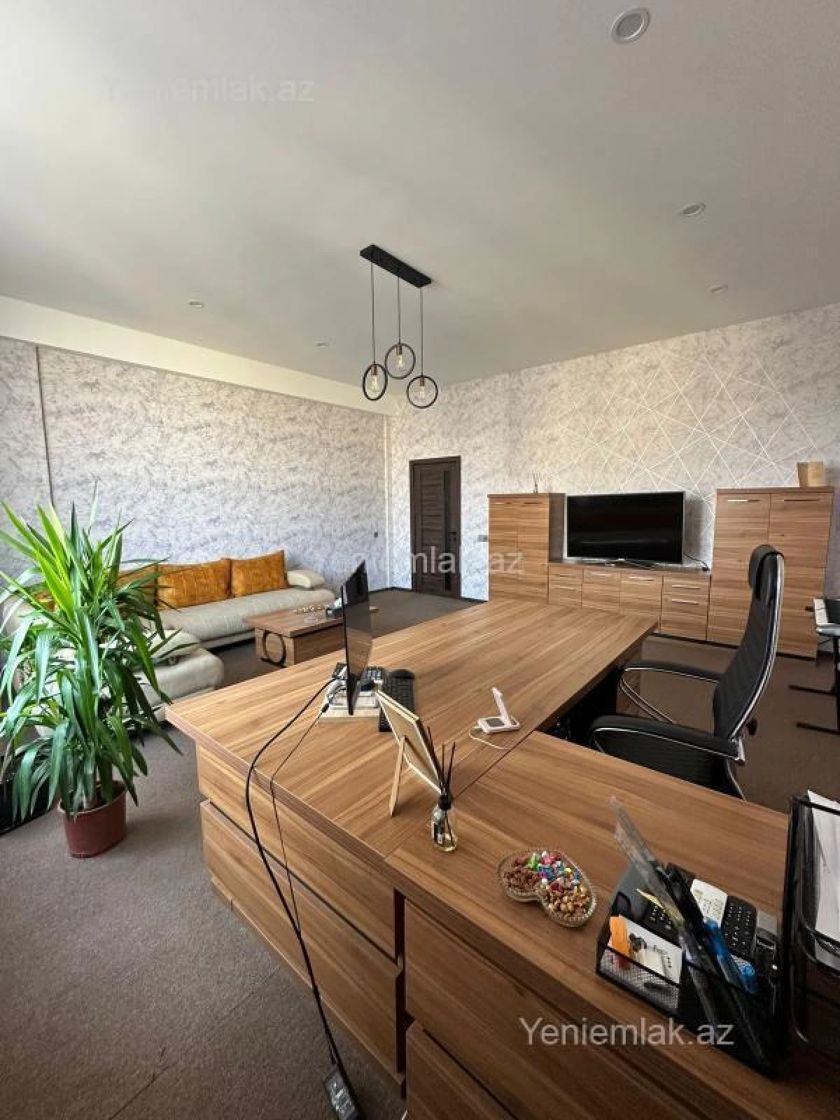 Satılır 4 otaqlı ofis 171 m²