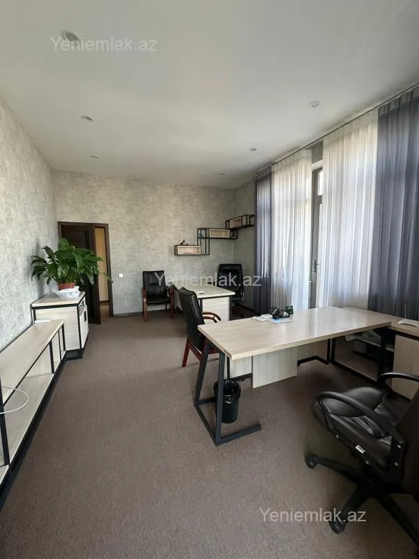 Satılır 4 otaqlı ofis 171 m²