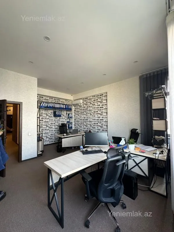 Satılır 4 otaqlı ofis 171 m²