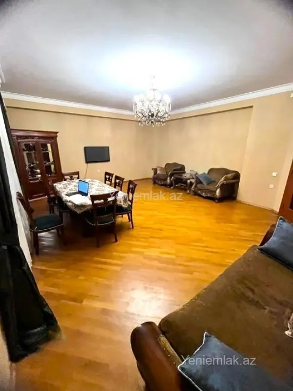 Satılır 4 otaqlı yeni tikili 200 m²